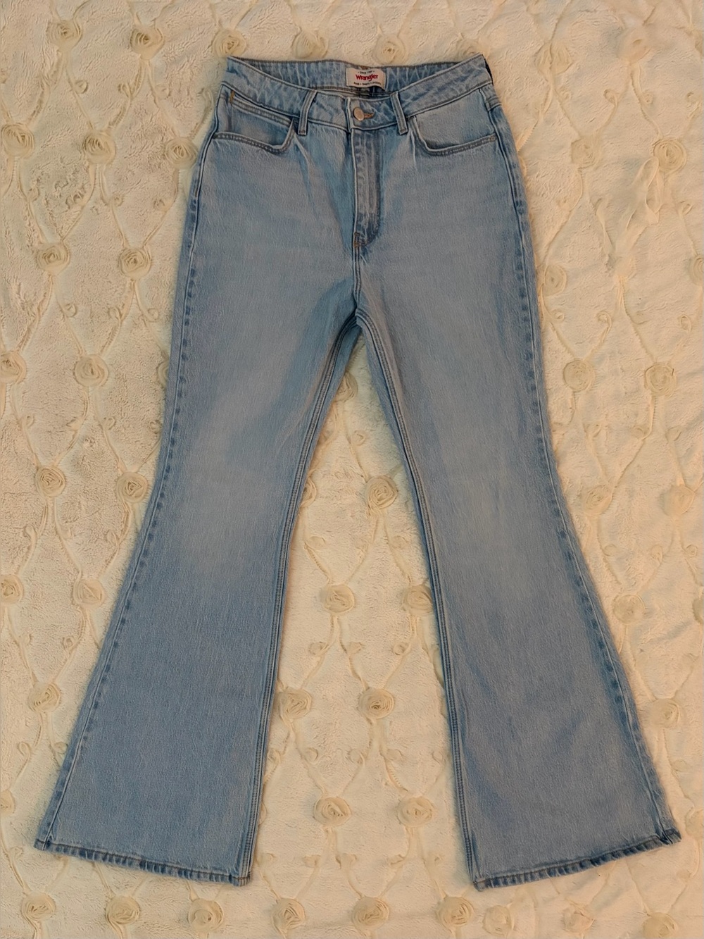 WRANGLER WOMEN'S FIERCE FLARE EMBROIDERED JEAN ❤️🤍💙 Light Wash High-Rise - Picture 4 of 7